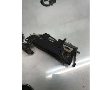 Poignee porte avant gauche BMW SERIE 5 E34 