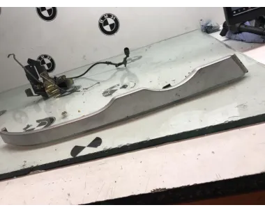 Enjoliveur moustache optique avant droit BMW  