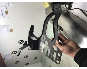 Support de phare gauche (tôle) BMW SERIE 5 (E60) PHASE 1 