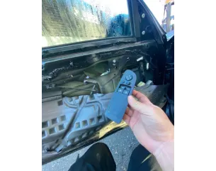 Interrupteur de leve vitre avant gauche BMW SERIE 1 E81 Diesel