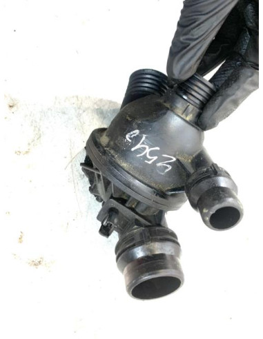 Boitier eau BMW SERIE 1 E88 CABRIO Essence