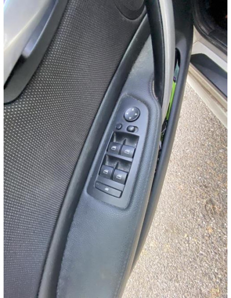 Attache ceinture arriere droit BMW SERIE 1 E87 PHASE 2 Diesel