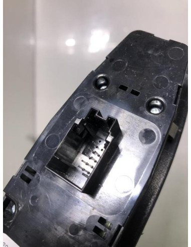 Interrupteur de leve vitre avant gauche BMW SERIE 1 F20 PHASE 1 Diesel