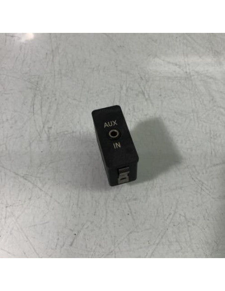 Prise port USB BMW SERIE 1 E87 PHASE 1 Essence