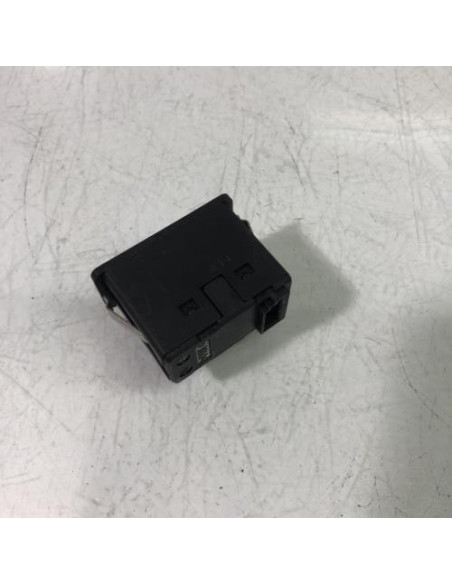 Prise port USB BMW SERIE 1 E87 PHASE 1 Essence