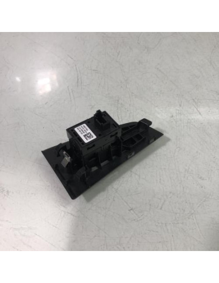 Interrupteur de leve vitre arriere gauche BMW SERIE 1 F40 Diesel