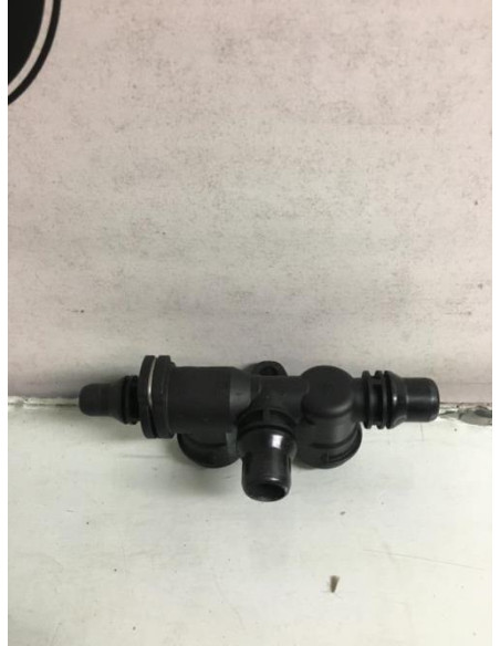 Boitier eau BMW X5 E53 