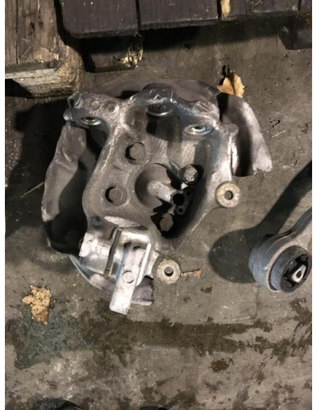 Fusee avant gauche BMW  