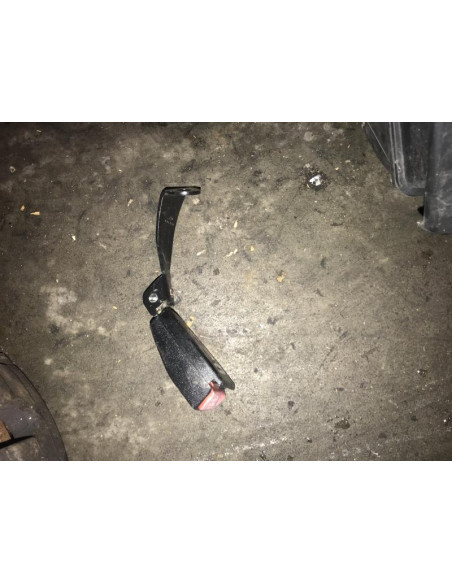 Attache ceinture arriere gauche BMW  