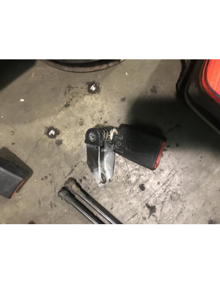 Attache ceinture arriere gauche BMW SERIE 5 E39 TOURING PHASE 1 BREAK 