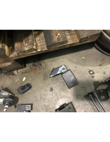 Attache ceinture arriere droit BMW SERIE 5 E39 TOURING PHASE 1 BREAK 