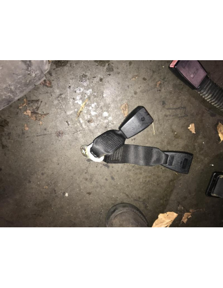Attache ceinture arriere droit BMW  
