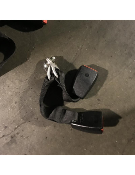 Attache ceinture arriere droit BMW  