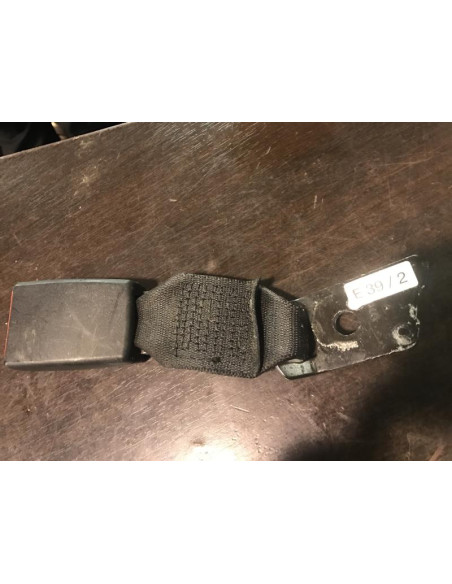 Attache ceinture arriere centrale BMW  