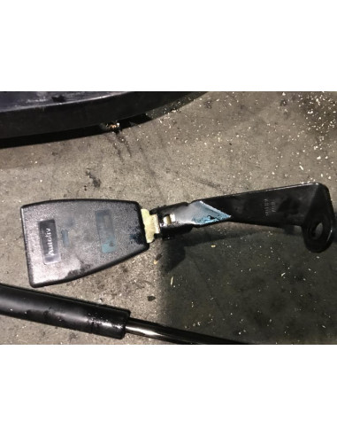 Attache ceinture arriere droit BMW  