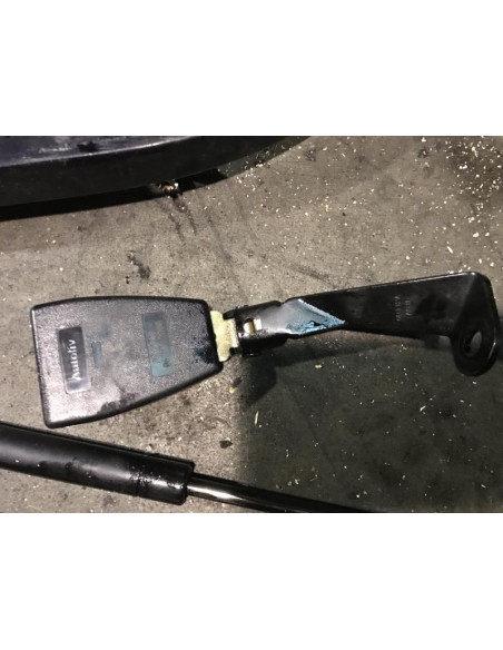 Attache ceinture arriere droit BMW  