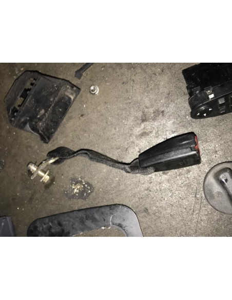 Attache ceinture arriere centrale BMW SERIE 7 E38 Diesel