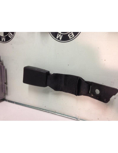 Attache ceinture arriere centrale BMW  