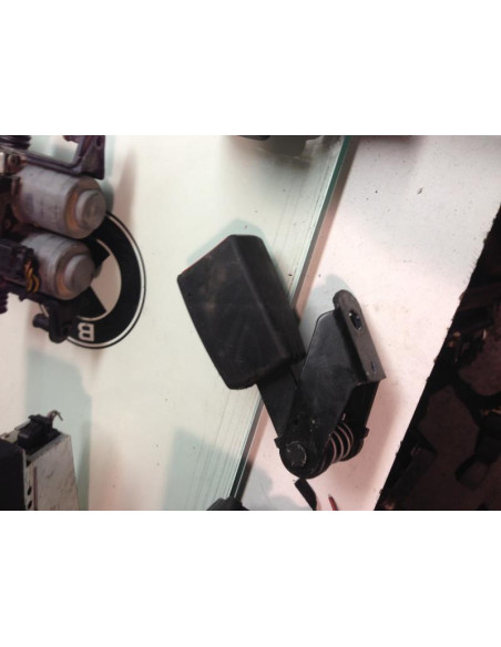 Attache ceinture arriere droit BMW SERIE 7 E38 Diesel