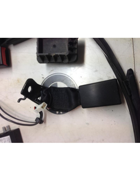Attache ceinture arriere gauche BMW SERIE 1 (F20) 