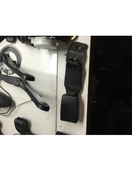 Attache ceinture arriere gauche BMW  