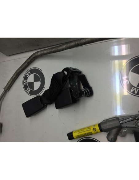 Attache ceinture arriere droit BMW  