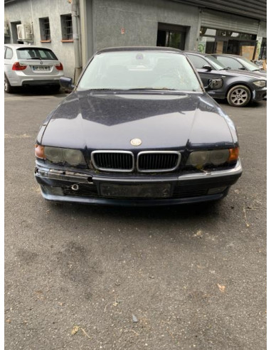 Fusee avant gauche BMW SERIE 7 E38 Diesel