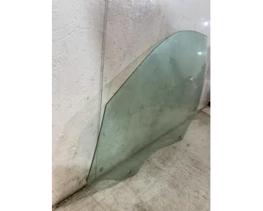 Vitre avant gauche BMW SERIE 3 E90 PHASE 1 Diesel