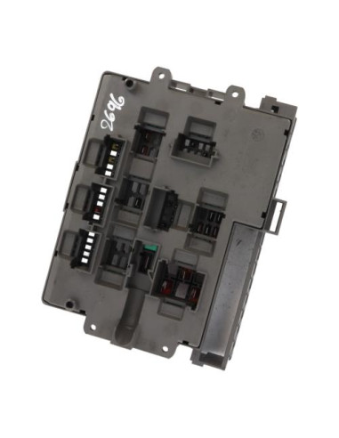 Porte fusible BMW SERIE 1 E81 Diesel