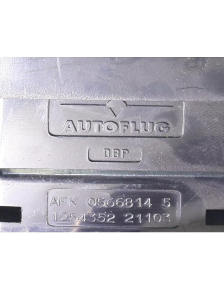 Attache ceinture arriere droit BMW SERIE 7 E32 