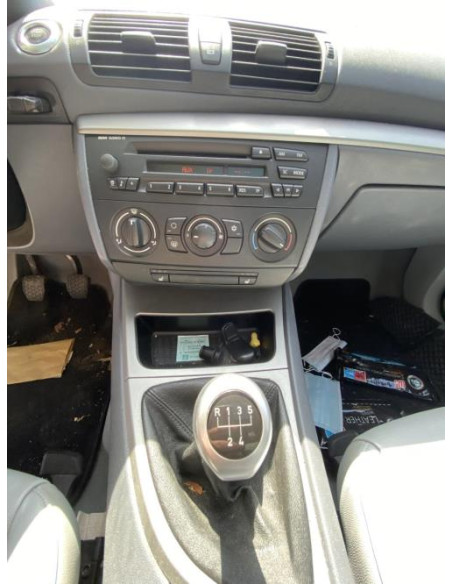 Poignee porte coffre BMW SERIE 1 E87 PHASE 1 Essence