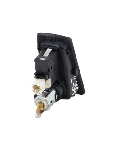 Prise port USB BMW SERIE 1 E88 CABRIO Essence