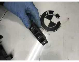 Interrupteur de leve vitre avant droit BMW  
