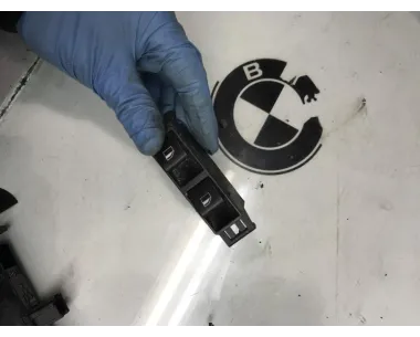 Interrupteur de leve vitre avant droit BMW  