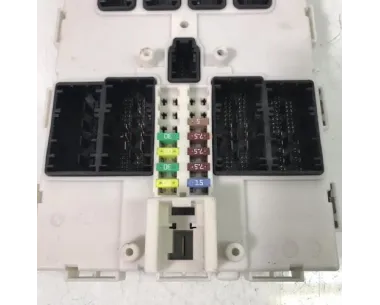 Porte fusible BMW SERIE 1 F20 PHASE 2 Essence